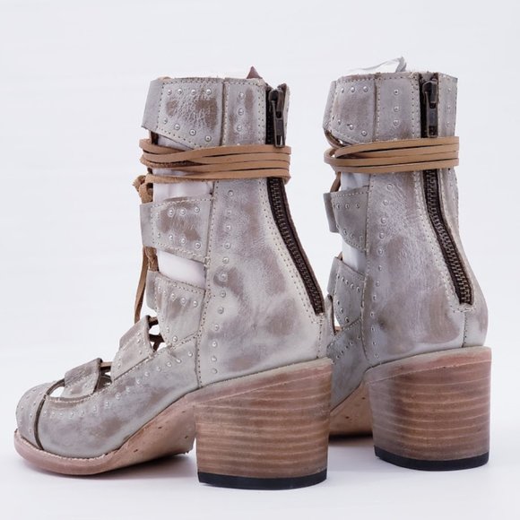 NEW FREEBIRD BY STEVEN HAZEL ICE DISTRESSED SANDAL - Picture 7 of 9